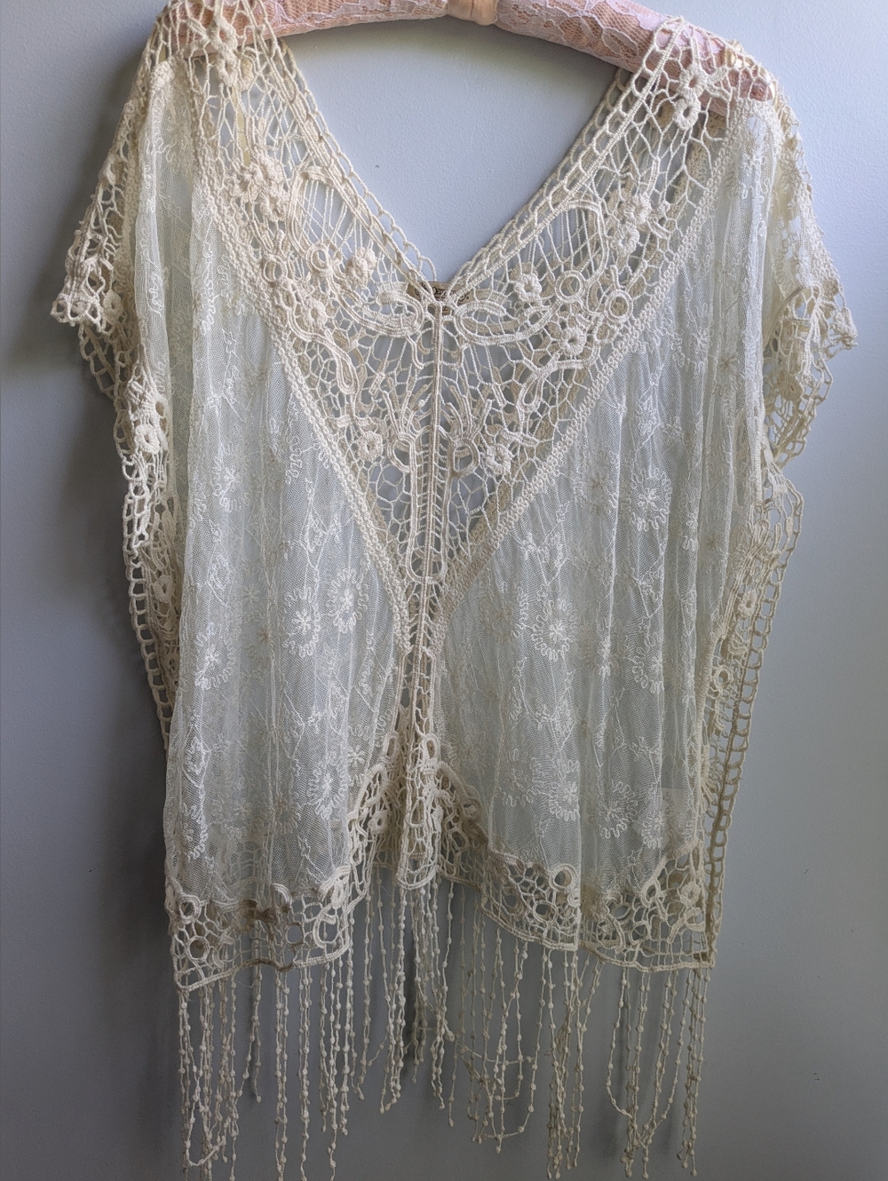 NWOT...Democracy Cream Boho Crochet/Lace Fringed Top w/camisole - Size L - Picture 4 of 14